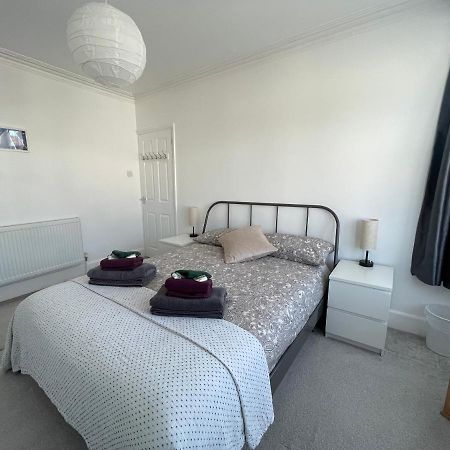 Double Bedroom With Tv In Sudbury Hill Wembley - 10 Mins From Wembley Stadium Harrow on the Hill Zewnętrze zdjęcie