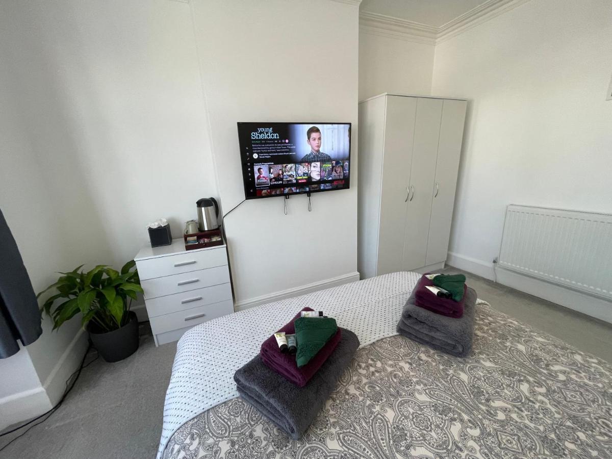 Double Bedroom With Tv In Sudbury Hill Wembley - 10 Mins From Wembley Stadium Harrow on the Hill Zewnętrze zdjęcie